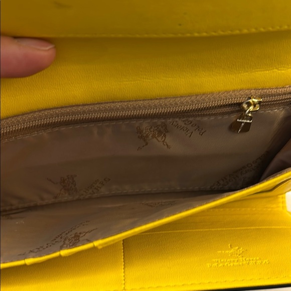 ๐ฅ๐ฅ๐ฅYellow Glossy Wallet with Subtle Pattern with excellent condition - Picture 4 of 11